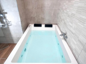 Estudio Jacuzzi con Encanto en Triana